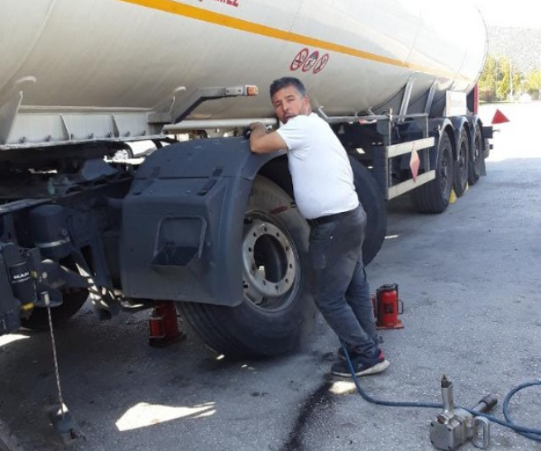 Selçuk Oto Lastikçi